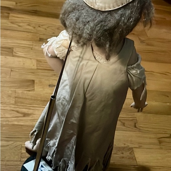 RARE Les Miserables Porcelain Doll "Little Cosette" #2437 - Picture 6 of 11